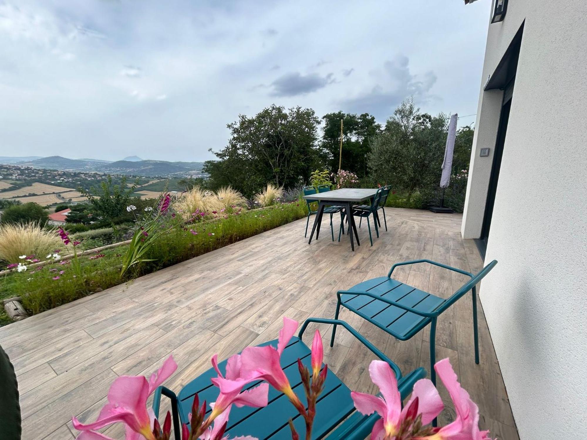 Villa L'Alphonsine à Veyre-Monton Extérieur photo